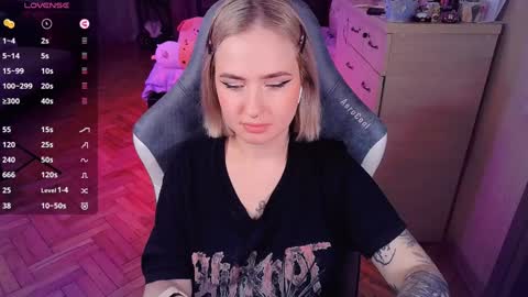 Snapshot of shyfoxxxy chatting on January 14, 5:45 pm Effie online show from January 14, 5:45 pm