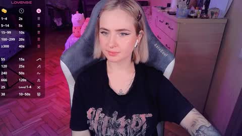 Snapshot of shyfoxxxy chatting on January 22, 6:10 pm Effie online show from January 22, 6:10 pm