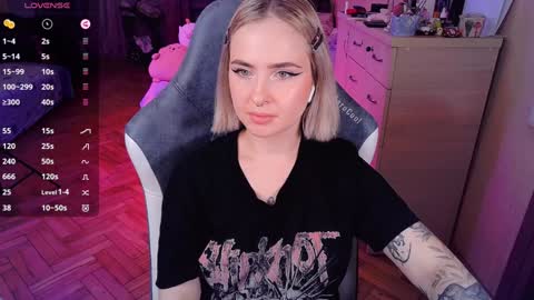 Snapshot of shyfoxxxy chatting on January 24, 4:17 pm Effie online show from January 24, 4:17 pm