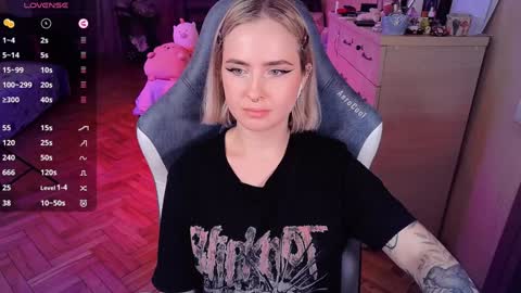 Snapshot of shyfoxxxy chatting on January 24, 10:41 pm Effie online show from January 24, 10:41 pm