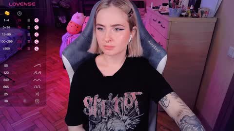 Snapshot of shyfoxxxy chatting on January 25, 8:21 pm Effie online show from January 25, 8:21 pm