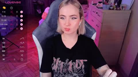 Snapshot of shyfoxxxy chatting on January 25, 11:32 pm Effie online show from January 25, 11:32 pm