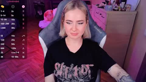 Snapshot of shyfoxxxy chatting on January 26, 10:24 pm Effie online show from January 26, 10:24 pm