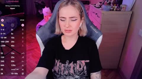 Snapshot of shyfoxxxy chatting on January 28, 9:08 pm Effie online show from January 28, 9:08 pm