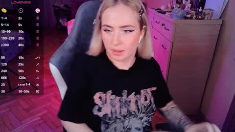 Snapshot of shyfoxxxy chatting on January 29, 10:22 pm Effie online show from January 29, 10:22 pm