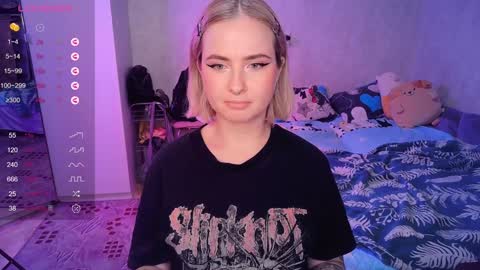 Snapshot of shyfoxxxy chatting on February 4, 1:13 am Effie online show from February 4, 1:13 am