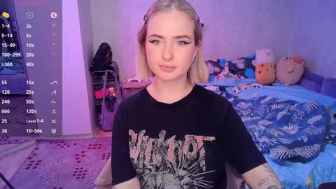 Snapshot of shyfoxxxy chatting on February 4, 7:33 pm Effie online show from February 4, 7:33 pm