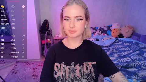 Snapshot of shyfoxxxy chatting on February 4, 10:34 pm Effie online show from February 4, 10:34 pm