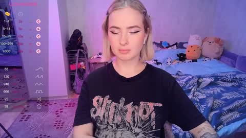 Snapshot of shyfoxxxy chatting on February 5, 1:54 pm Effie online show from February 5, 1:54 pm