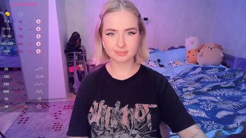 Snapshot of shyfoxxxy chatting on February 6, 1:32 pm Effie online show from February 6, 1:32 pm