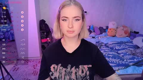 Snapshot of shyfoxxxy chatting on February 8, 12:50 pm Effie online show from February 8, 12:50 pm