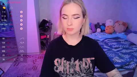 Snapshot of shyfoxxxy chatting on February 10, 12:18 pm Effie online show from February 10, 12:18 pm