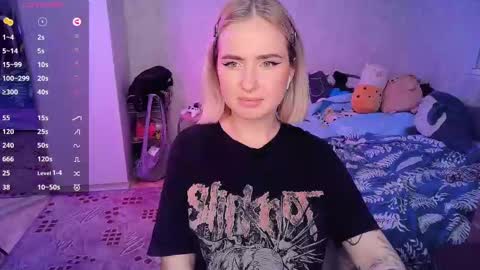 Snapshot of shyfoxxxy chatting on February 13, 6:27 pm Effie online show from February 13, 6:27 pm