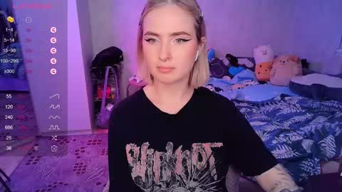 Snapshot of shyfoxxxy chatting on February 14, 12:57 pm Effie online show from February 14, 12:57 pm