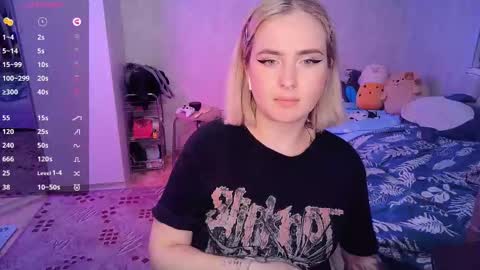 Snapshot of shyfoxxxy chatting on February 16, 8:33 pm Effie online show from February 16, 8:33 pm