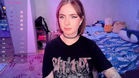 Snapshot of shyfoxxxy chatting on February 19, 2:23 pm Effie online show from February 19, 2:23 pm