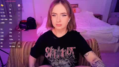 Snapshot of shyfoxxxy chatting on February 25, 1:50 pm Effie online show from February 25, 1:50 pm