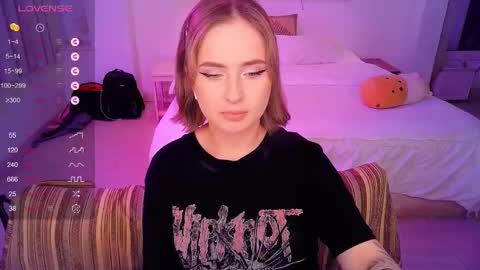 Snapshot of shyfoxxxy chatting on February 27, 1:28 pm Effie online show from February 27, 1:28 pm