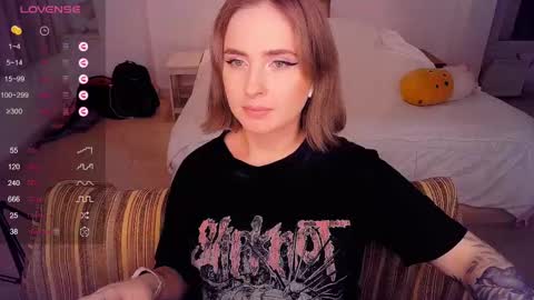 Snapshot of shyfoxxxy chatting on February 27, 4:32 pm Effie online show from February 27, 4:32 pm