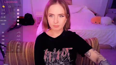 Snapshot of shyfoxxxy chatting on February 27, 7:37 pm Effie online show from February 27, 7:37 pm