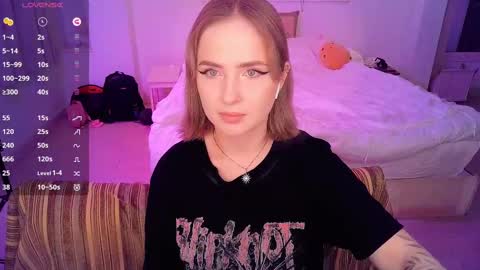 Snapshot of shyfoxxxy chatting on March 1, 1:51 pm Effie online show from March 1, 1:51 pm