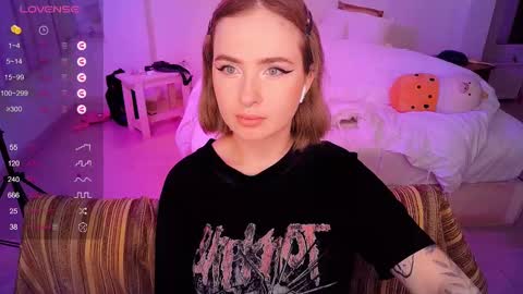 Snapshot of shyfoxxxy chatting on March 5, 11:06 am Effie online show from March 5, 11:06 am