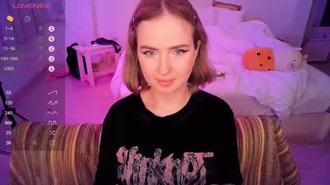 Snapshot of shyfoxxxy chatting on March 5, 2:12 pm Effie online show from March 5, 2:12 pm