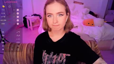 Snapshot of shyfoxxxy chatting on March 5, 5:18 pm Effie online show from March 5, 5:18 pm