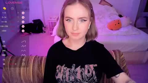 Snapshot of shyfoxxxy chatting on March 6, 9:31 pm Effie online show from March 6, 9:31 pm