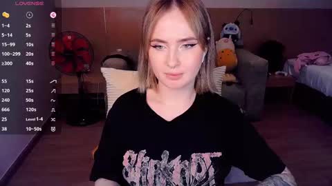 Snapshot of shyfoxxxy chatting on March 12, 10:17 pm Effie online show from March 12, 10:17 pm