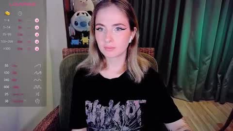 Snapshot of shyfoxxxy chatting on September 10, 9:20 am Effie online show from September 10, 9:20 am