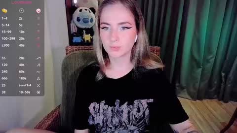 Snapshot of shyfoxxxy chatting on September 11, 6:46 am Effie online show from September 11, 6:46 am