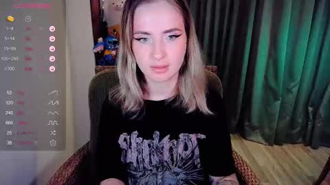 Snapshot of shyfoxxxy chatting on September 13, 8:36 am Effie online show from September 13, 8:36 am