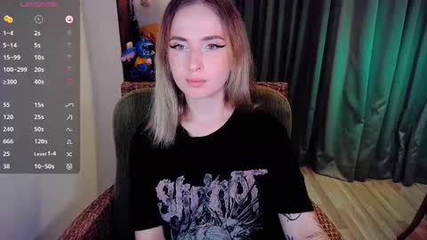 Snapshot of shyfoxxxy chatting on September 14, 8:02 am Effie online show from September 14, 8:02 am