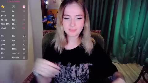 Snapshot of shyfoxxxy chatting on September 15, 6:24 am Effie online show from September 15, 6:24 am