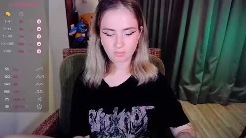 Snapshot of shyfoxxxy chatting on September 16, 7:09 am Effie online show from September 16, 7:09 am