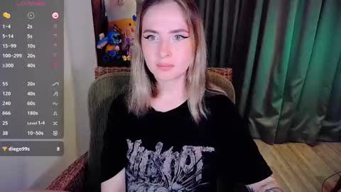 Snapshot of shyfoxxxy chatting on September 18, 3:52 am Effie online show from September 18, 3:52 am