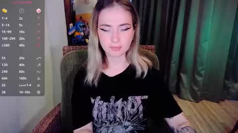 Snapshot of shyfoxxxy chatting on September 24, 9:12 am Effie online show from September 24, 9:12 am