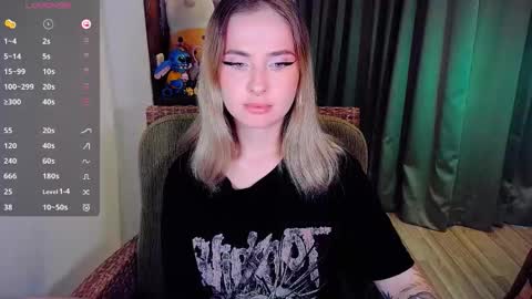 Snapshot of shyfoxxxy chatting on September 25, 8:29 am Effie online show from September 25, 8:29 am