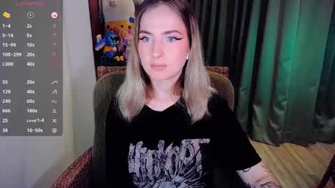 Snapshot of shyfoxxxy chatting on September 26, 9:02 am Effie online show from September 26, 9:02 am