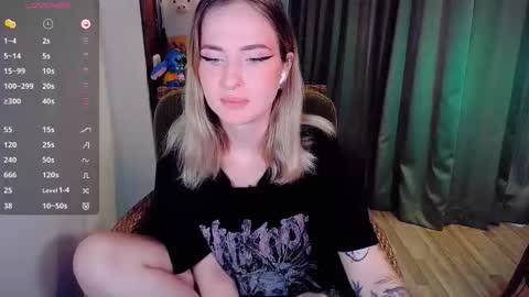 Snapshot of shyfoxxxy chatting on September 27, 6:07 am Effie online show from September 27, 6:07 am