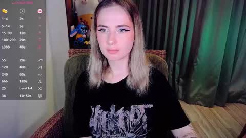 Snapshot of shyfoxxxy chatting on October 1, 5:57 am Effie online show from October 1, 5:57 am