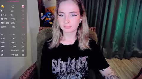 Snapshot of shyfoxxxy chatting on October 8, 7:06 am Effie online show from October 8, 7:06 am