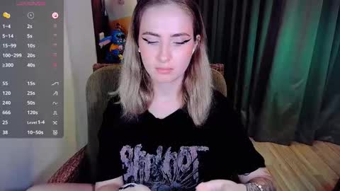 Snapshot of shyfoxxxy chatting on October 14, 10:05 am Effie online show from October 14, 10:05 am