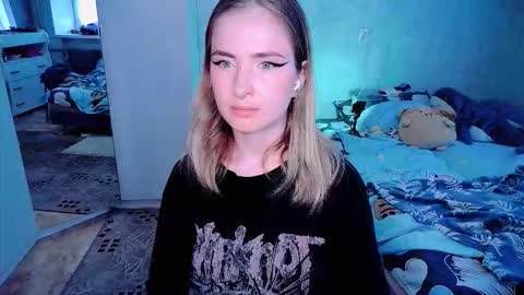 Snapshot of shyfoxxxy chatting on October 24, 7:38 am Effie online show from October 24, 7:38 am