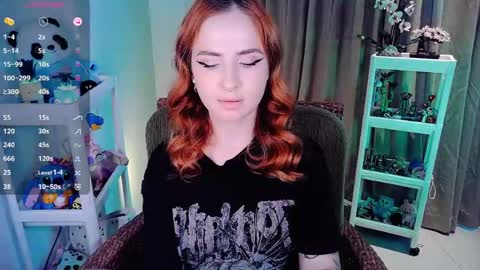 Snapshot of shyfoxxxy chatting on April 23, 7:20 am Effie online show from April 23, 7:20 am