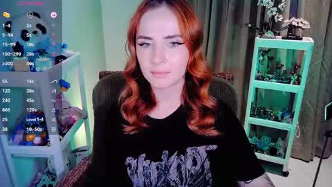 Snapshot of shyfoxxxy chatting on April 23, 12:29 pm Effie online show from April 23, 12:29 pm