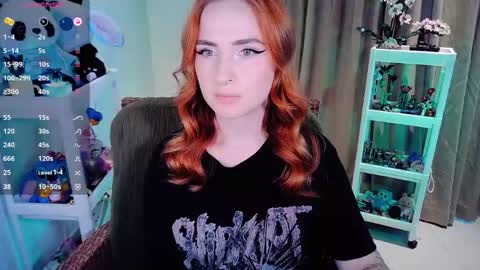 Snapshot of shyfoxxxy chatting on April 25, 6:49 am Effie online show from April 25, 6:49 am