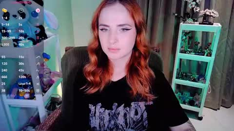 Snapshot of shyfoxxxy chatting on April 25, 6:49 pm Effie online show from April 25, 6:49 pm