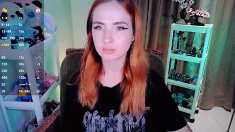Snapshot of shyfoxxxy chatting on May 5, 10:34 am Effie online show from May 5, 10:34 am